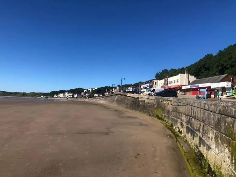 Banks View, Spacious Modern Apartment In Filey.