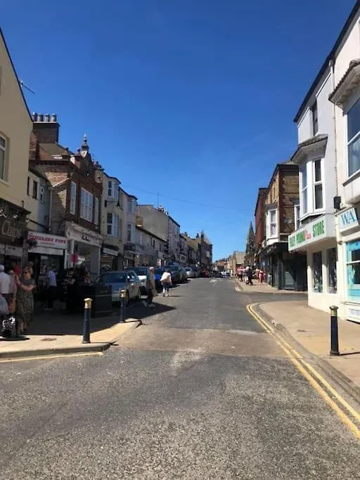 Banks View, Spacious Modern Apartment In Filey.